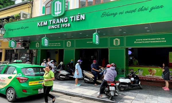 Cửa hàng kem Tràng Tiền chính hiệu - biểu trưng đặc sản Hà Thành tại số 35 Tràng Tiền, Hoàn Kiếm, Hà Nội.