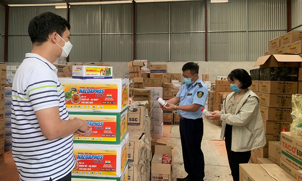 Lực lượng QLTT tỉnh Phú Thọ vừa thu giữ 1.350 gói Thuốc trừ bệnh Feno super 268WP hết hạn sử dụng.