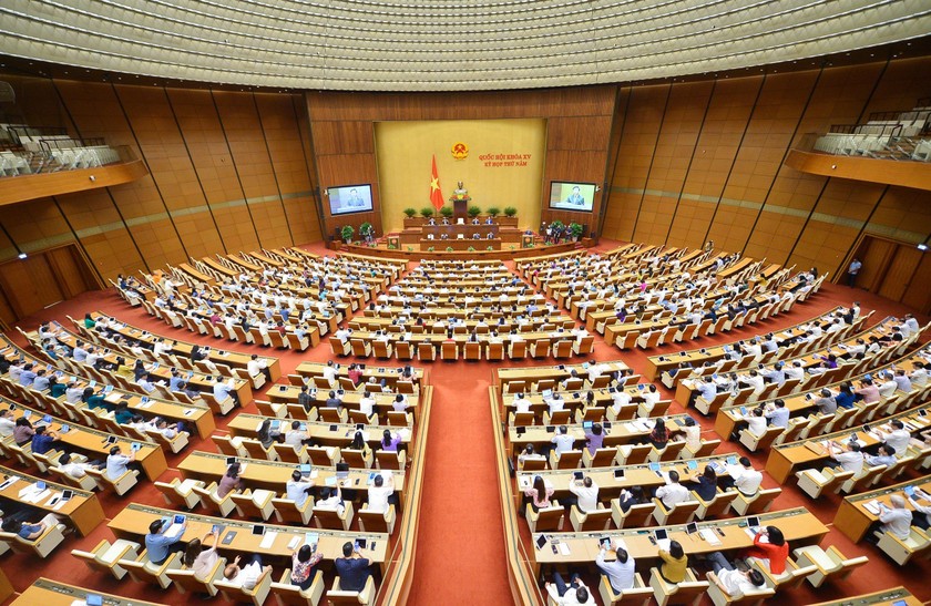 Quốc hội thảo luận tại Hội trường về Dự án Luật Nhà ở (sửa đổi). (Nguồn ảnh: quochoi.vn)