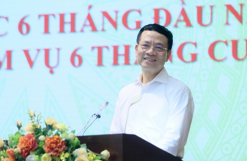 Bộ trưởng Bộ TT&TT Nguyễn Mạnh Hùng chủ trì Hội nghị.