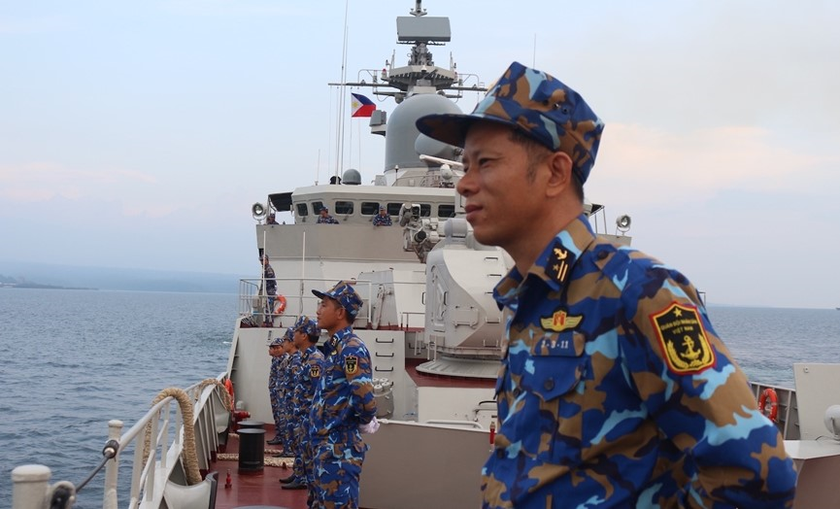 Tàu hộ vệ tên lửa 015-Trần Hưng Đạo tham gia duyệt binh tại Lễ duyệt binh tàu Hải quân các nước ASEAN vào tháng 5/2023. (Ảnh: Mỹ Hạnh QĐND)