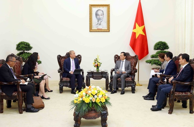 Phó Thủ tướng Trần Lưu Quang tiếp ông Wempi Saputra - Giám đốc điều hành Văn phòng Nhóm Ngân hàng Thế giới (WB) khu vực Đông Nam Á (Ảnh: VGP).