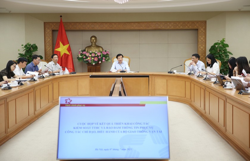 Bộ trưởng, Chủ nhiệm VPCP Trần Văn Sơn chủ trì cuộc làm việc. Ảnh VGP