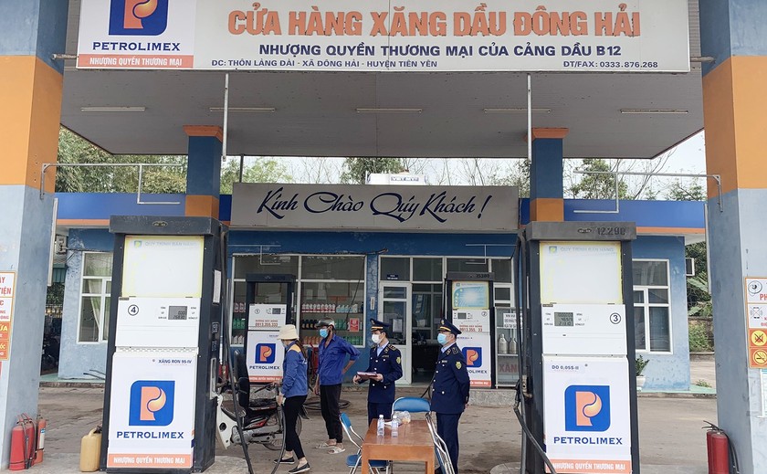 Cục QLTT tỉnh Quảng Ninh kiểm tra cơ sở kinh doanh xăng dầu tại huyện Tiên Yên.