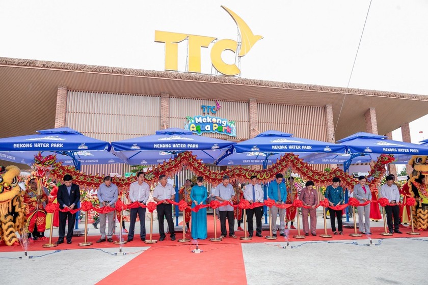 Nghi thức cắt băng khai trương TTC Mekong Aqua Park.