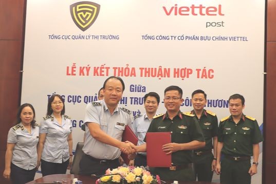 Tổng cục QLTT ký thỏa thuận hợp tác với Viettel Post trong kiểm tra và xử lý đối với hàng hóa vi phạm quy định của pháp luật gửi qua đường bưu chính trong nước.