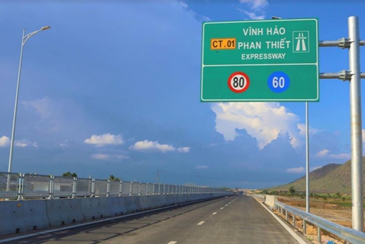 Cao tốc Vĩnh Hảo - Phan Thiết đoạn không có làn dừng khẩn cấp. (Ảnh: Duy Tuấn)