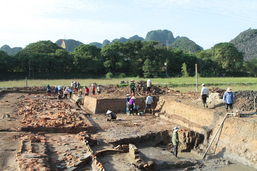 Khai quật khảo cổ học tại Khu di tích cố đô Hoa Lư. (Nguồn ảnh: Sở VHTT Ninh Bình)