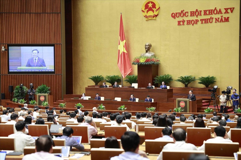 Chủ tịch Quốc hội Vương Đình Huệ phát biểu trong một phiên họp của Kỳ họp thứ 5, Quốc hội khóa XV. (Ảnh: Doãn Tấn - TTXVN) 