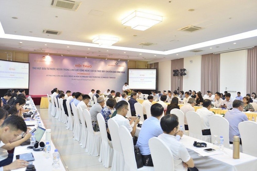 Toàn cảnh hội thảo "Thu hút đầu tư nước ngoài trong lĩnh vực công nghệ cao và thúc đẩy chuyển giao công nghệ" diễn ra chiều 7/9, tại Hà Nội.