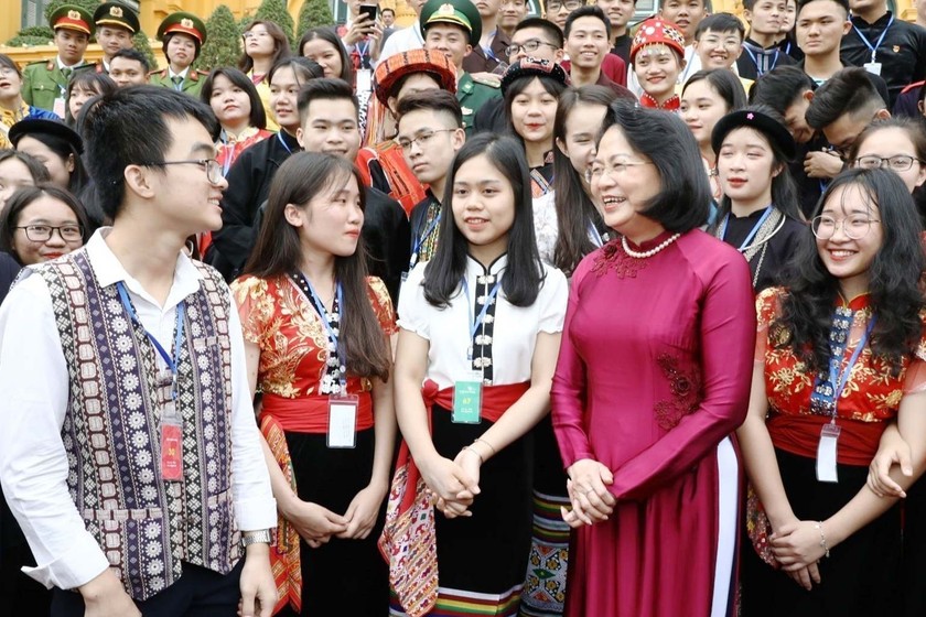 Ủy viên Trung ương Đảng, Phó Chủ tịch nước Đặng Thị Ngọc Thịnh gặp mặt Đoàn đại biểu học sinh, sinh viên, thanh niên dân tộc thiểu số xuất sắc, tiêu biểu năm 2019. (Ảnh TTXVN)