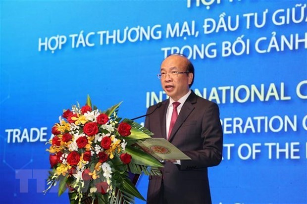 Tiến sỹ Phan Chí Hiếu, Chủ tịch Viện Hàn lâm Khoa học Xã hội Việt Nam, phát biểu tại Hội thảo. (Ảnh: TTXVN)
