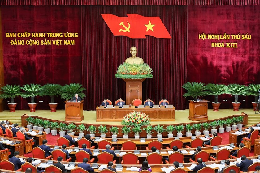 Tại Hội nghị Trung ương 6 khóa XIII, Ban Chấp hành Trung ương Đảng đã ban hành Nghị quyết số 27-NQ/TW, trong đó nhấn mạnh trọng tâm hoàn thiện cơ chế kiểm soát quyền lực nhà nước. (Ảnh: TTXVN) 