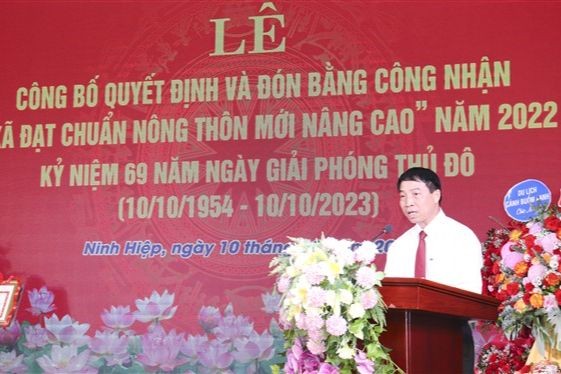 Chủ tịch UBND xã Ninh Hiệp Nguyễn Văn Thiết phát biểu tại buổi lễ.