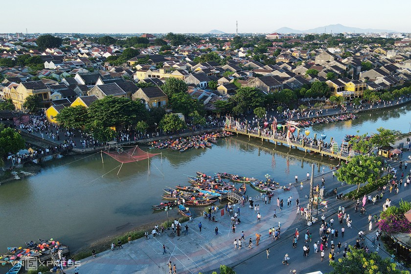 Đô thị cổ Hội An nối với Biển Đông qua cửa Đại, giáp huyện Duy Xuyên và Điện Bàn, cách Đà Nẵng 20 km, được UNESCO công nhận di sản văn hóa thế giới năm 1999. (Ảnh: Internet)