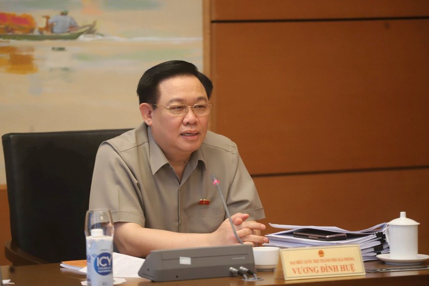 Chủ tịch Quốc hội Vương Đình Huệ phát biểu tại phiên họp. (Ảnh PV).