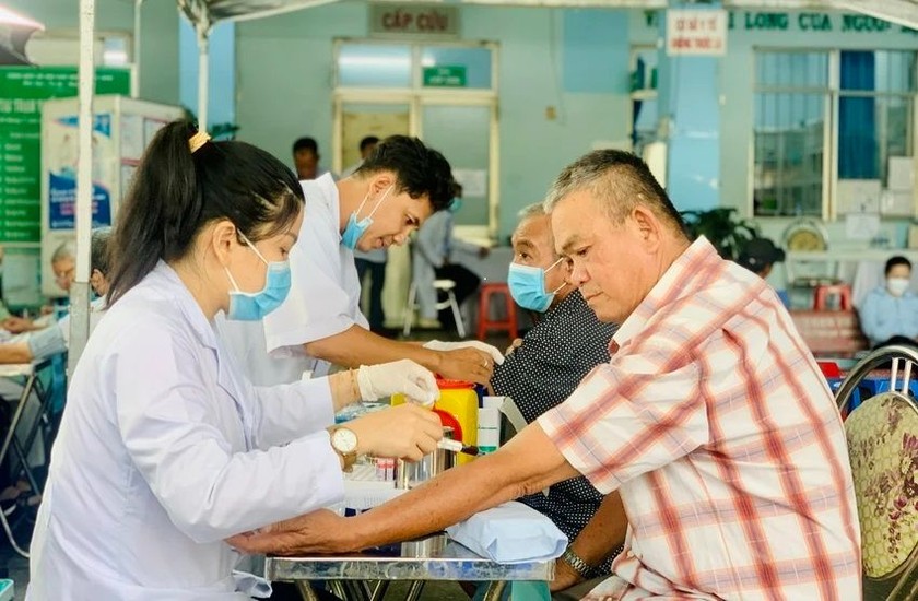 Người dân khám chữa bệnh tại trạm y tế phường 8, quận Gò Vấp, TP Hồ Chí Minh. (Ảnh: Thảo Phương)