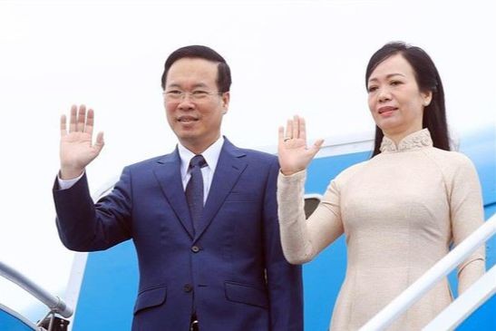 Chủ tịch nước Võ Văn Thưởng và Phu nhân rời Hà Nội, lên đường tham dự APEC 2023 tại Hoa Kỳ. (Nguồn ảnh: TTXVN)