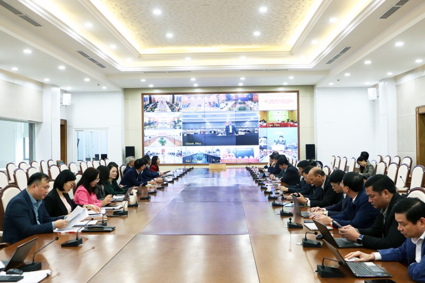 Phó Thủ tướng Trần Lưu Quang chủ trì buổi làm việc trực tuyến với 3 bộ, 8 địa phương về tình hình triển khai cải cách TTHC.