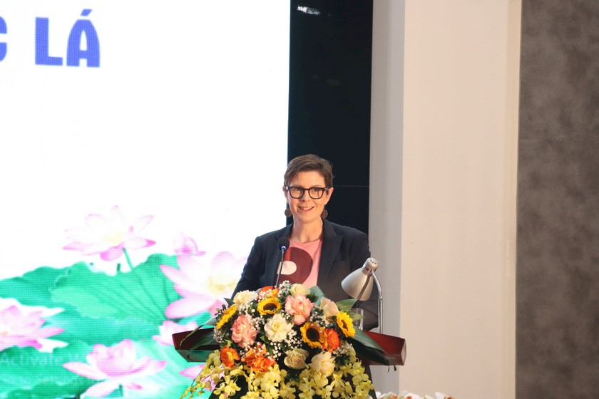 TS. Angela Pratt, Trưởng đại diện Tổ chức Y tế Thế giới (WHO) tại Việt Nam phát biểu tại Hội nghị Tổng kết 10 năm thực hiện Luật Phòng, chống tác hại của thuốc lá.