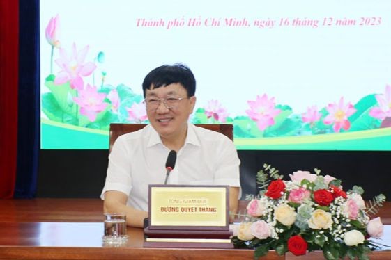 Tổng Giám đốc NHCSXH Dương Quyết Thắng làm việc với tập thể cán bộ, người lao động chi nhánh NHCSXH TP Hồ Chí Minh vào chiều ngày 16/12.