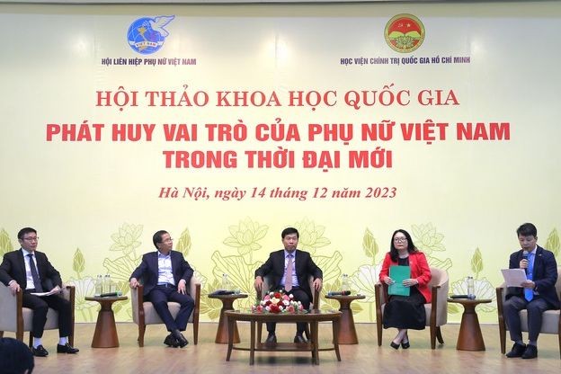 Tọa đàm tại Hội thảo khoa học quốc gia “Phát huy vai trò của phụ nữ Việt Nam trong thời đại mới”. (Ảnh M.Trang)
