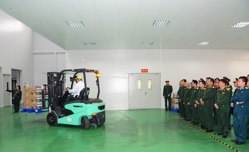 Quy trình cấp phát thuốc hiện đại tại Kho 708 Cục Quân y. (Ảnh: Văn Chiển) Quy trình cấp phát thuốc hiện đại tại Kho 708 Cục Quân y. (Ảnh: Văn Chiển)