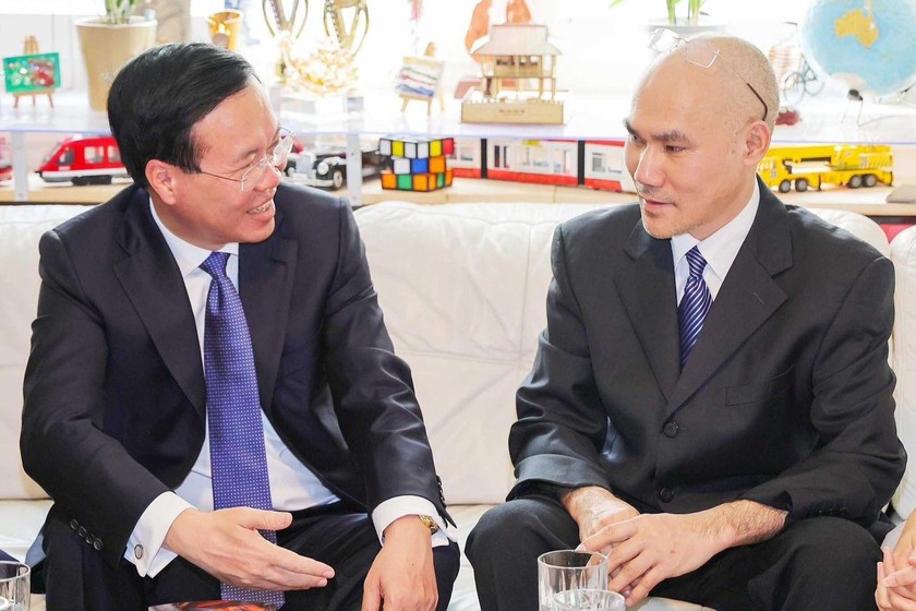 Chủ tịch nước Võ Văn Thưởng trò chuyện cùng TS Nguyễn Duy Hà nhân chuyến thăm Cộng hòa Áo hồi tháng 7/2023.