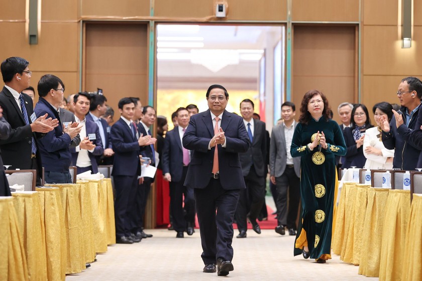 Thủ tướng Chính phủ chủ trì hội nghị phát triển thị trường chứng khoán Việt Nam - Ảnh: VGP