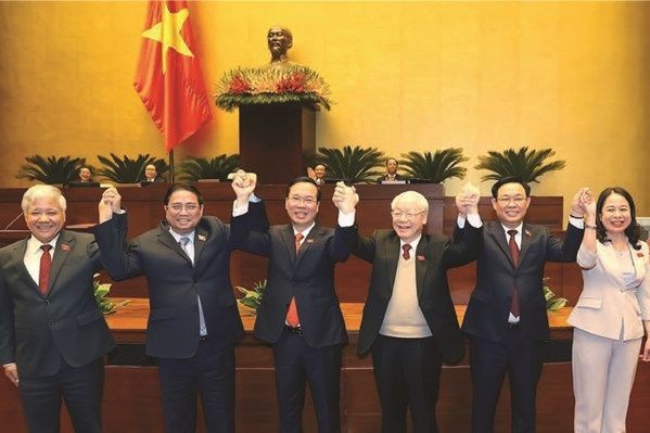 Tổng Bí thư Nguyễn Phú Trọng chụp ảnh cùng các đồng chí lãnh đạo Đảng, Nhà nước, MTTQ Việt Nam ngày 2/3/2023. (Ảnh: TTXVN)