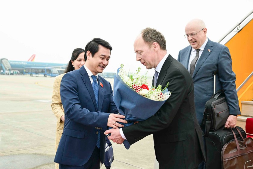 Phó Chủ nhiệm Ủy ban Đối ngoại Lê Anh Tuấn chào mừng Chủ tịch Quốc hội Phần Lan Jussi Halla-aho đến thăm chính thức Việt Nam. 
