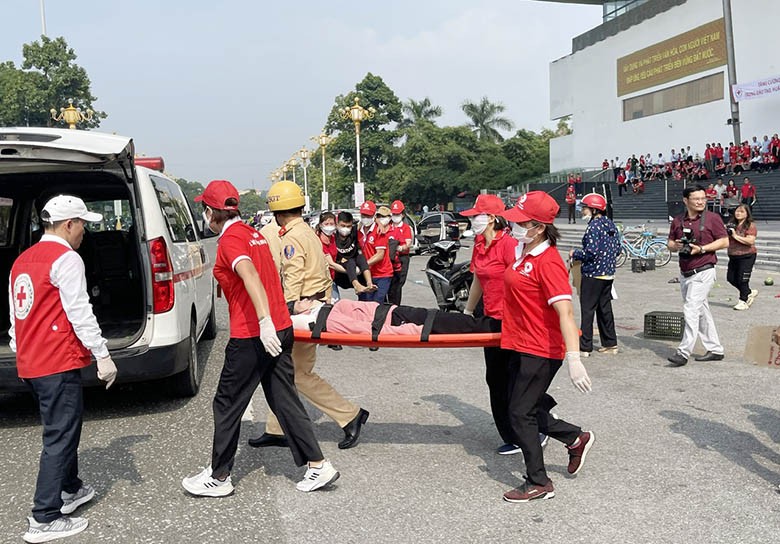 Việc ra đời các mô hình sơ cấp cứu dựa vào cộng đồng của Hội Chữ thập đỏ Việt Nam đã đóng góp tích cực vào việc chủ động phòng tránh và kịp thời khắc phục hậu quả cho nạn nhân do tai nạn giao thông. (Nguồn ảnh: Hội CTĐVN)