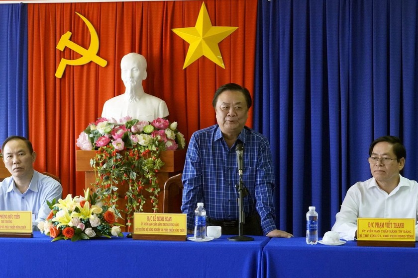 Bộ trưởng Lê Minh Hoan phát biểu chỉ đạo tại buổi làm việc.