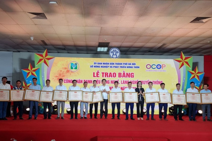 14 làng đạt danh hiệu "Làng nghề Hà Nội" và "Làng nghề truyền thống Hà Nội".