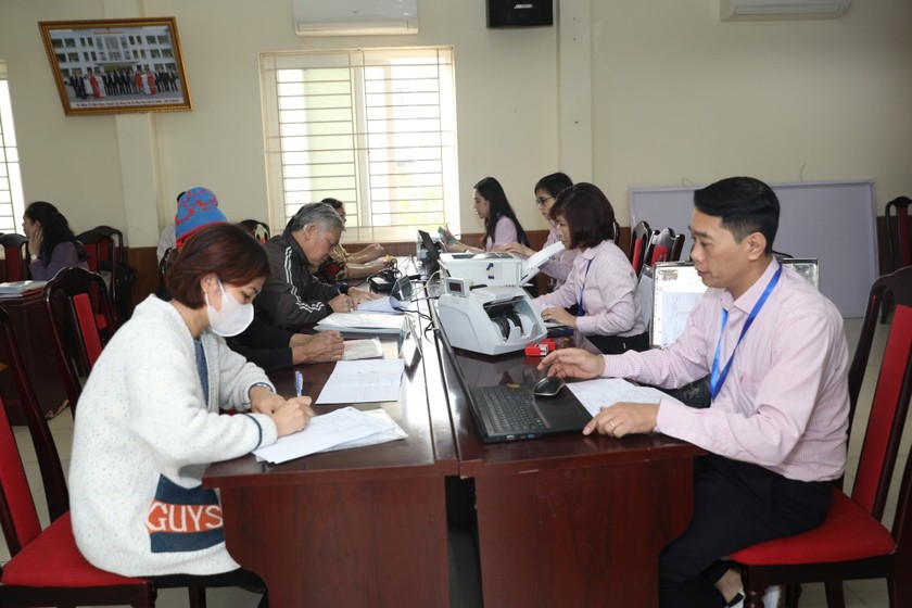 Quý I/2023, Chi nhánh NHCSXH Thành phố Hà Nội đã giải ngân cho trên 30 nghìn lượt khách hàng vay vốn. (Ảnh: hanoimoi.vn)
