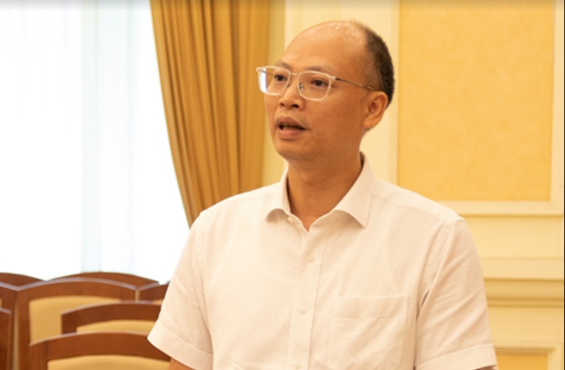 PGS. TS Lê Trung Thành, Vụ trưởng Vụ VLXD đại diện Bộ Xây dựng nêu quan điểm về việc NK cát làm cao tốc. (Ảnh: Minh Hữu)