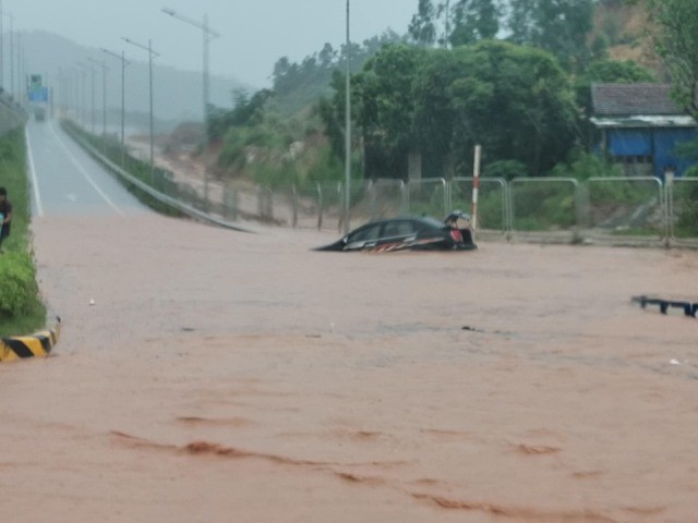 Mưa lớn gây lụt và sạt lở đất tại nhiều tỉnh miền núi phía Bắc.