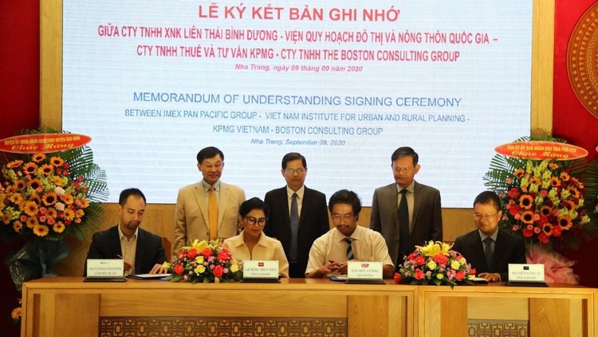 Lễ ký kết bản ghi nhớ về việc hợp tác, xúc tiến đầu tư phát triển KKT Vân Phong giữa UBND tỉnh Khánh Hòa và IPPG. 
