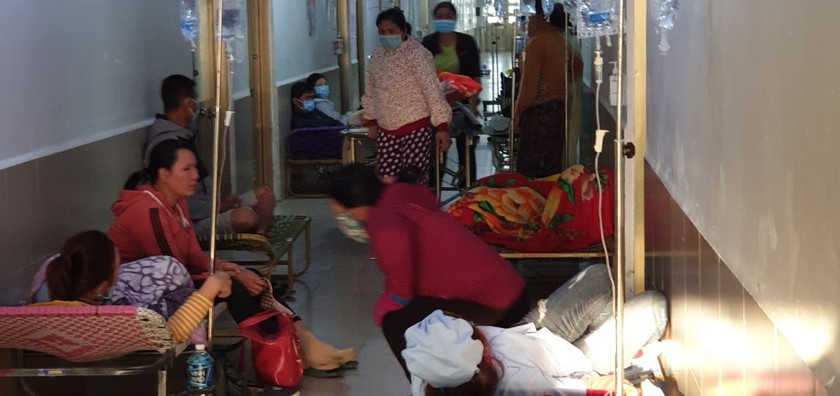 Các công nhân nhập viện điều trị tại BV Đa khoa tỉnh Phú Yên chiều ngày 13/1.