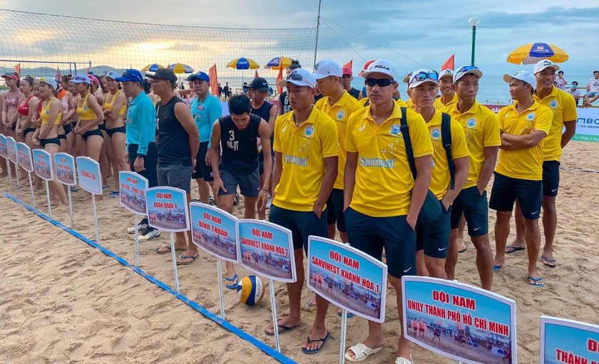 Giải vô địch Bóng chuyền bãi biển 4 x 4 quốc gia năm 2021 diễn ra từ ngày 15/4 - 18/4.