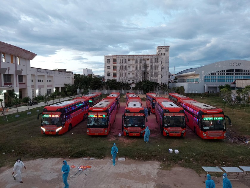 Xe khách Phương Trang miễn phí đưa người dân Phú Yên về quê
