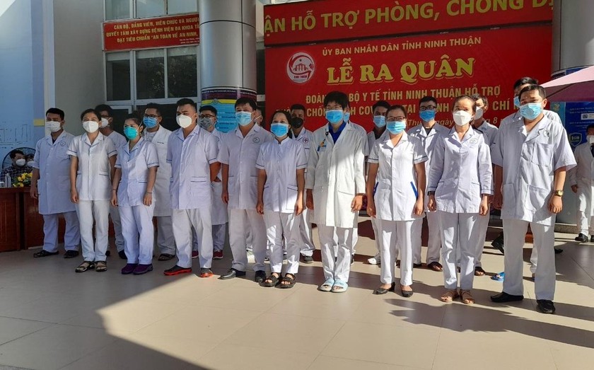 Đoàn cán bộ y tế Ninh Thuận hỗ trợ TP HCM phòng, chống dịch COVID-19.