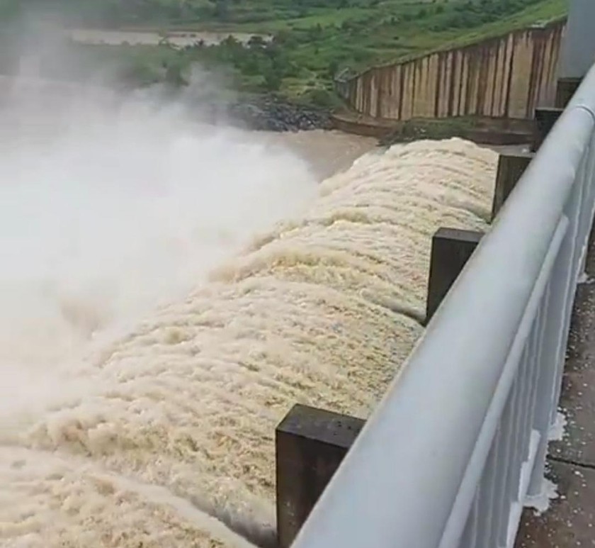 Thủy điện sông Ba Hạ điều chỉnh lưu lượng nước qua tràn 1.000 m3/s