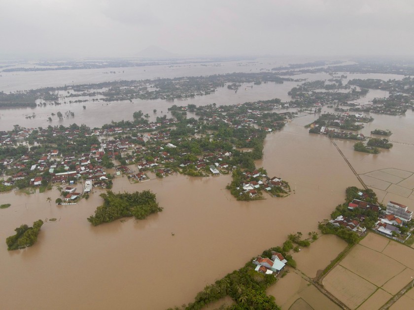 Thị trấn Phú Thứ - Tây Hòa chìm trong biển nước