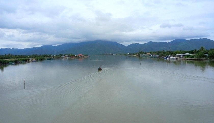 Khu vực ven đầm Thủy Triều (huyện Cam Lâm, tỉnh Khánh Hòa) là nơi đang sốt đất. Ảnh: VOV.