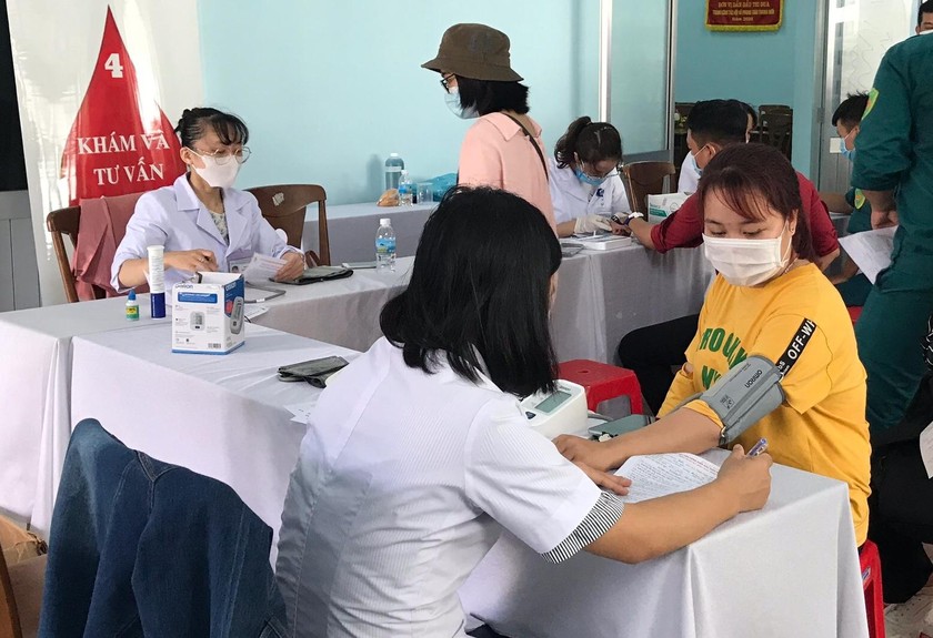 Hoạt động hiến máu nhân đạo trên địa bàn TP Nha Trang năm 2021 diễn ra thường xuyên và được nhiều thanh thiếu niên hưởng ứng.