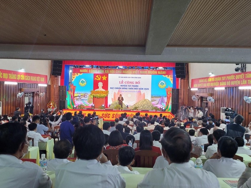 Toàn cảnh Lễ công nhận huyện Tuy Phước đạt chuẩn nông thôn mới năm 2020.