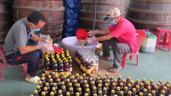 Sản phẩm đặc trưng làng nghề nước mắm Gành Đỏ (Sông Cầu, Phú Yên).