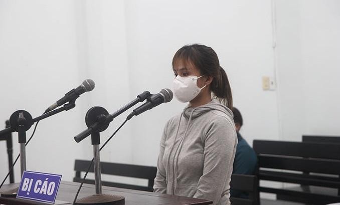 Bị cáo Nguyễn Huỳnh Bảo Trân tại phiên tòa. Ảnh: Báo Khánh Hòa.
