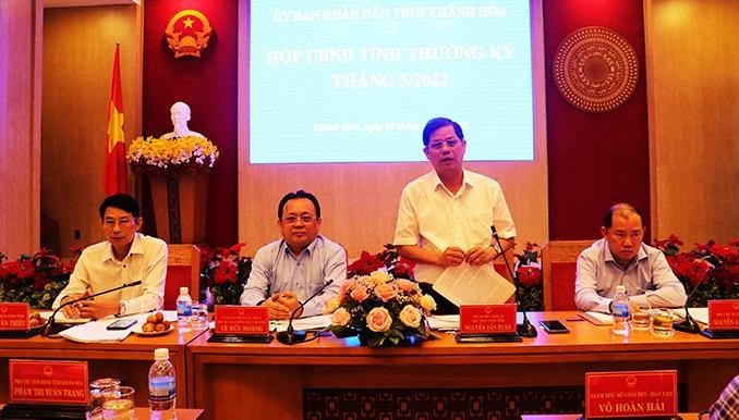 Ông Nguyễn Tấn Tuân phát biểu kết luận cuộc họp. Ảnh: Báo Khánh Hòa.